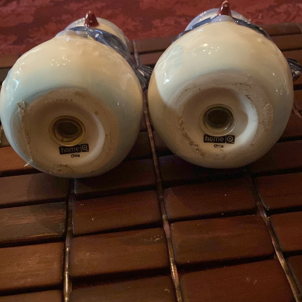 BX49 Vintage Ceramic Snowman Couple Christmas Holiday Salt Pepper Shakers. 4.5” - Picture 3 of 5